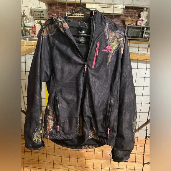 Woman’s Mossy Oak size Small medium coverage jacket. - Picture 1 of 2